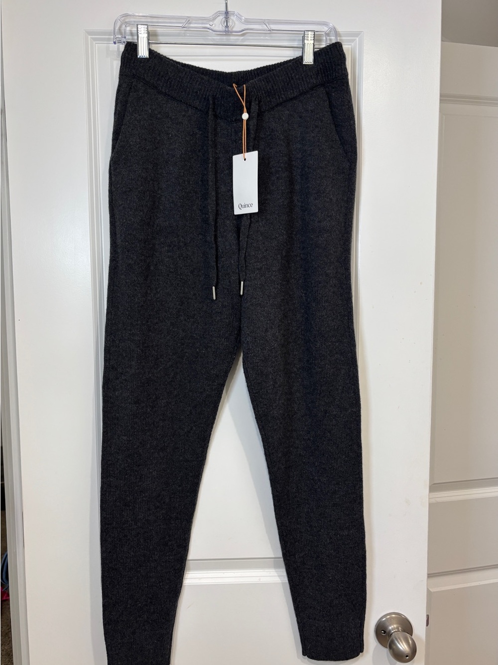 Quince Cashmere Joggers in Charcoal
